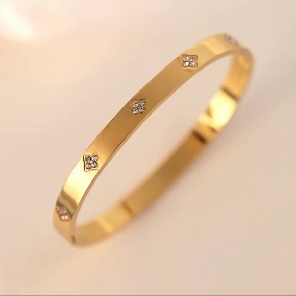Gold Zirconia Bangle ✨ Elegant Stainless Steel Bracelet - Picture 2 of 7